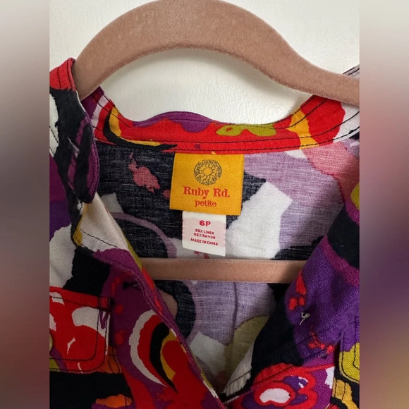 Ruby Rd Crop Colorful  Artsy Vintage button women’s Top size 6 Petite #1470 - Picture 2 of 6